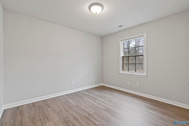 Building Photo - 2710 Cave Ave NW