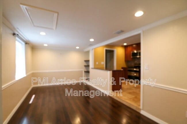 Building Photo - 4419 W Euclid Ave
