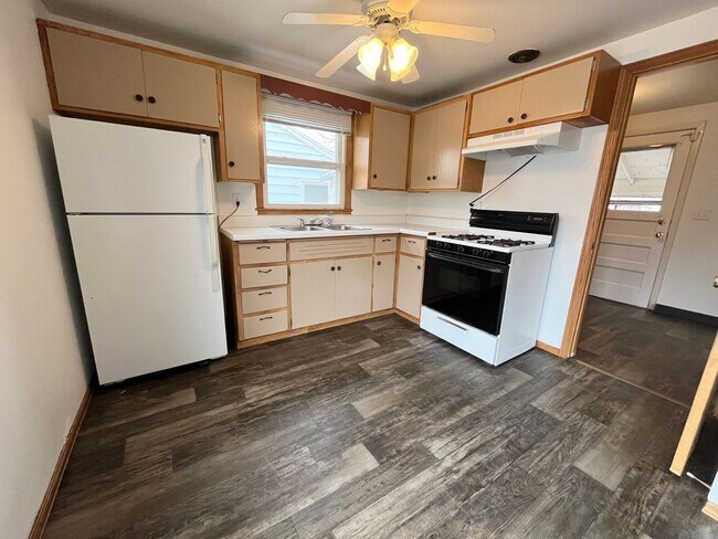 Building Photo - 2 Bed/1 Bath Ranch Home For Rent!