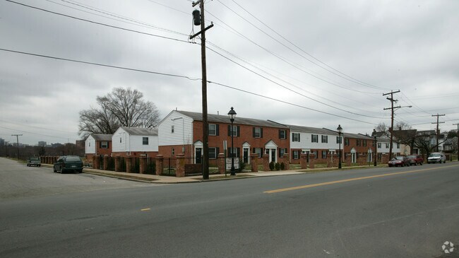 Primary Photo - 101 Poe St