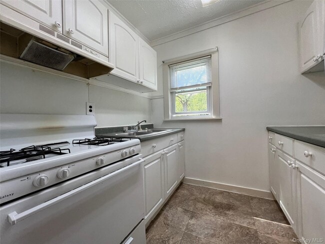 Building Photo - 74 Minnewaska Trail