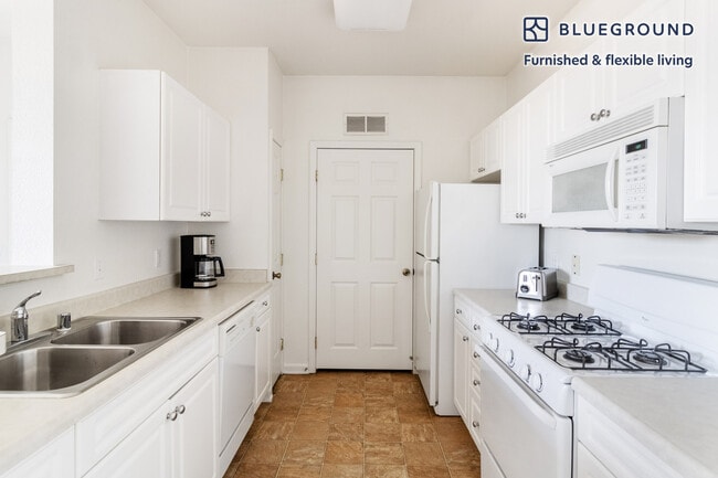 Building Photo - 3190 Rubino Dr