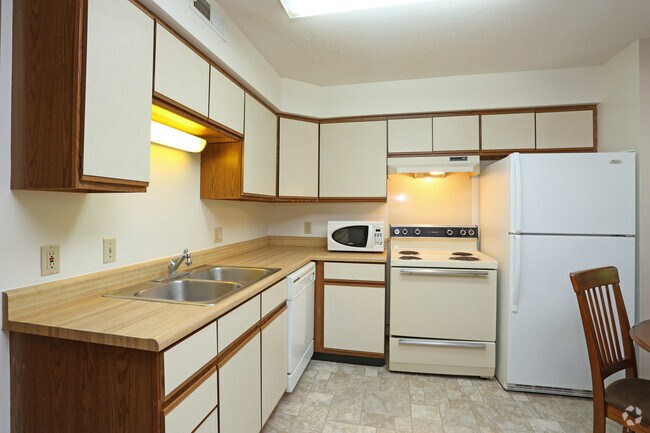 2BR, 1BA - Smith Apartments @ 1012 W Clark
