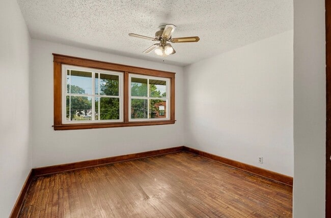 Building Photo - Spacious 3-Bedroom Home with Walk-In Closets!