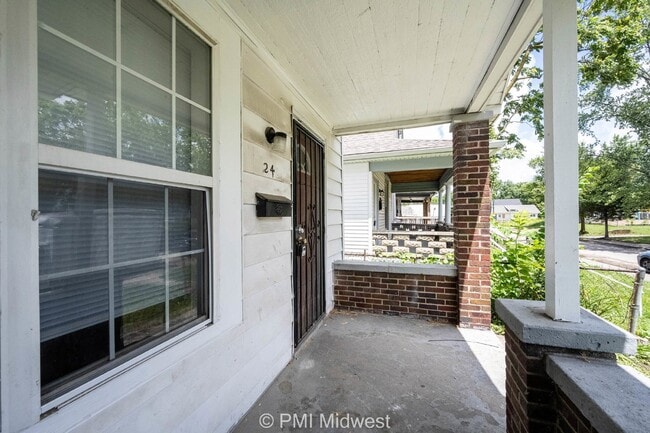 Building Photo - 240 N Beville Ave