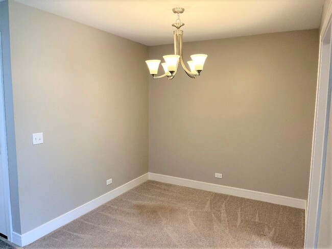 Building Photo - 1050 Southbury Ln