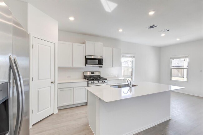 Building Photo - 102 Miglia St