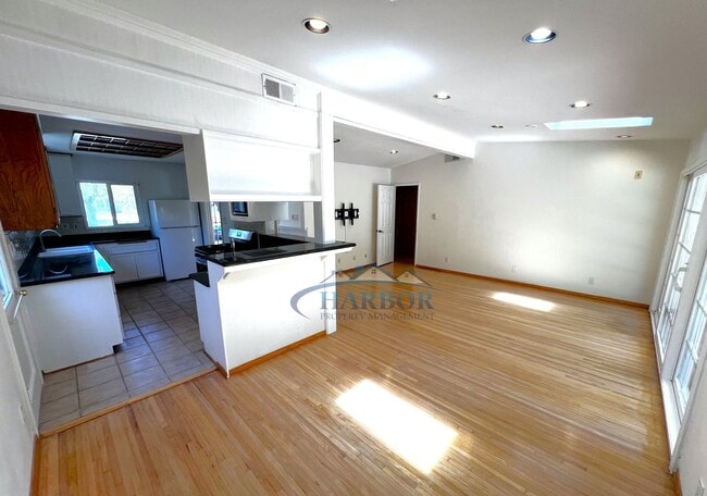 Building Photo - Charming 3 Bedroom 2 Bathroom