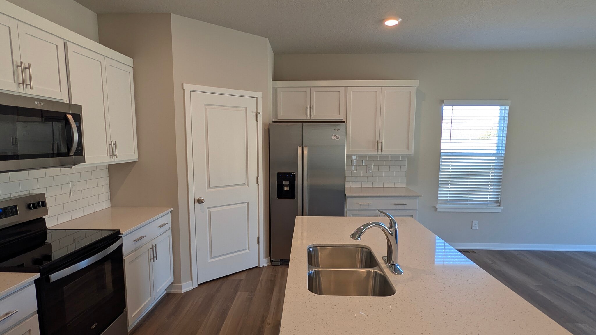 Building Photo - 449 Meadows Ct