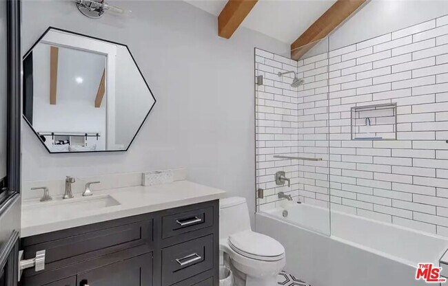 Building Photo - 5225 Topeka Dr