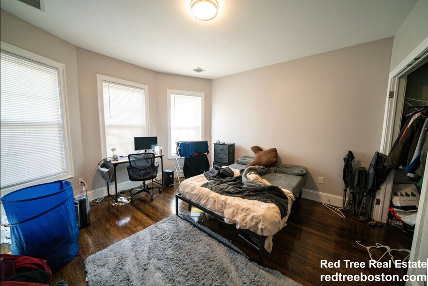 Building Photo - 91 Hillside St