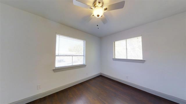 Building Photo - 404 E 9th St