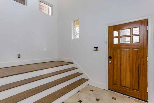 Building Photo - 306 Enid St