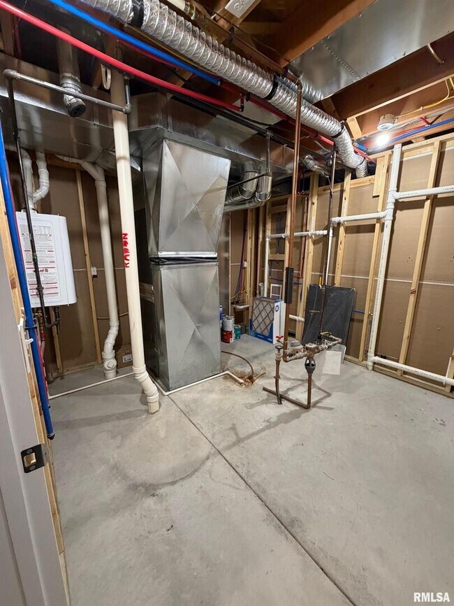 Building Photo - 2625 E 56th Ct