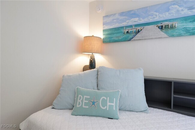 Building Photo - 10562 Gulf Shore Dr