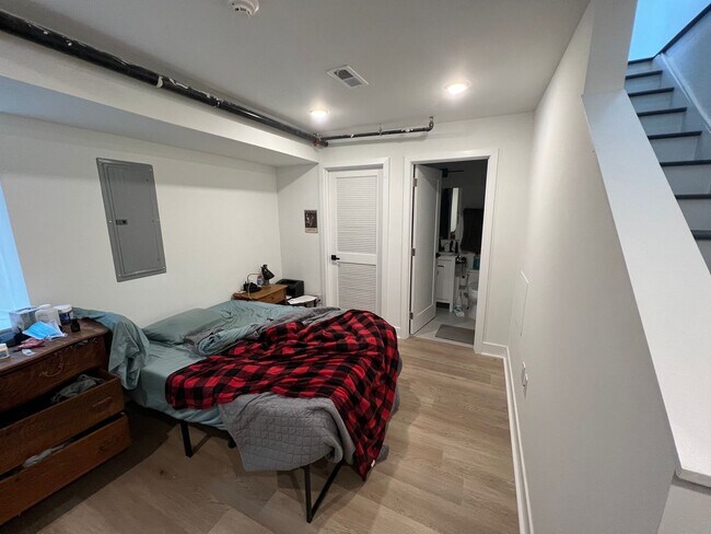 Building Photo - 1610 W Montgomery Ave