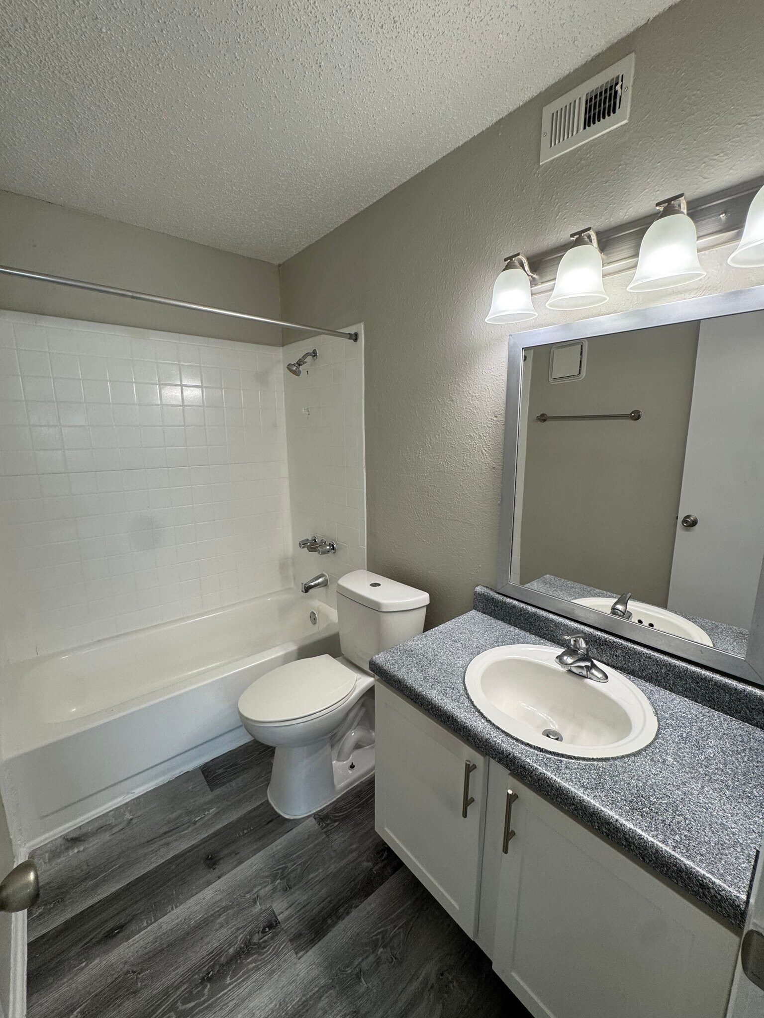 Building Photo - 2010 Estrada Pkwy