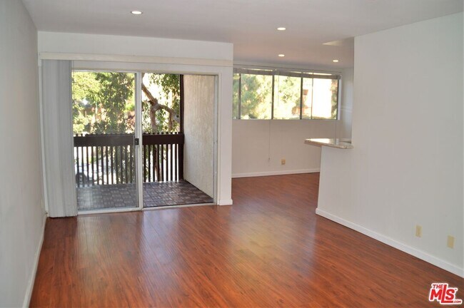 Building Photo - 6050 Canterbury Dr