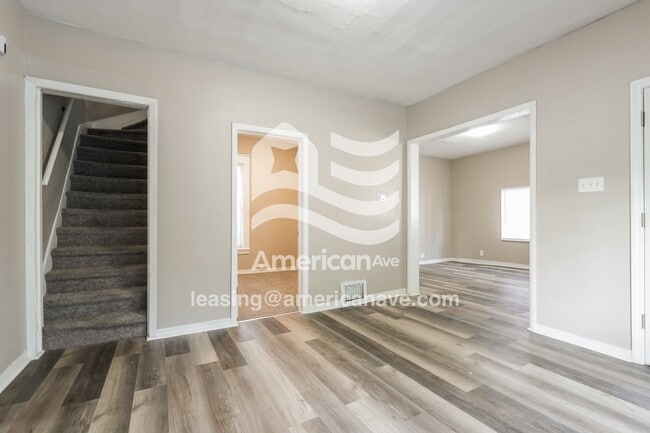Building Photo - 743 Diamond Ave