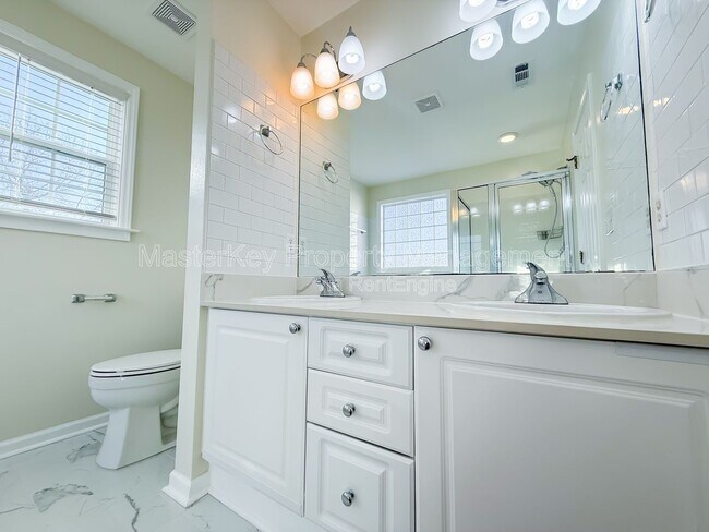 Building Photo - 804 Willowedge Ct