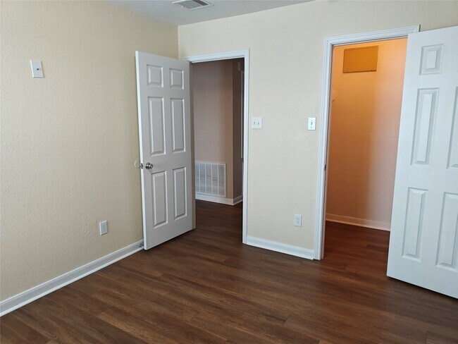 Building Photo - 7915 Moss Springs Ct