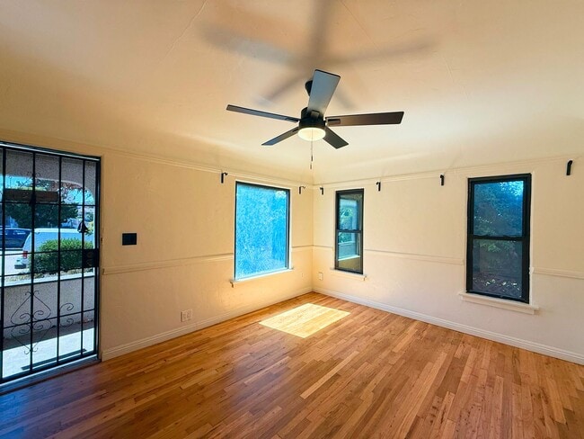 Building Photo - Welcome to this charming home in Ocean Beach!