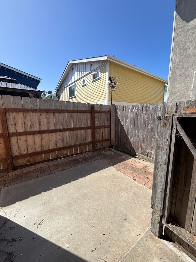 Building Photo - P32000