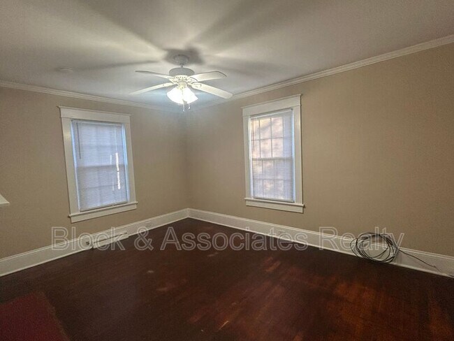 Building Photo - 1304 Bogart St