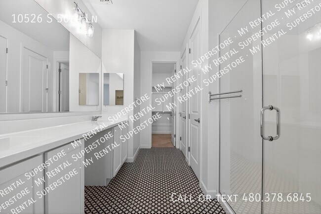Building Photo - 10526 S 56th Ln