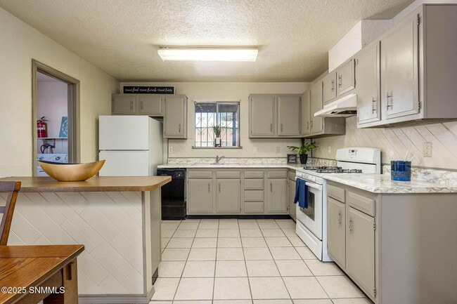 Building Photo - 963 Maple St
