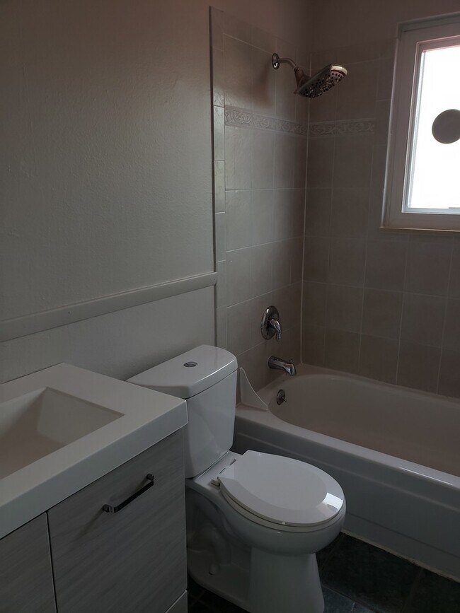 Building Photo - 5 bed Home - In Westminster - Available 6/5