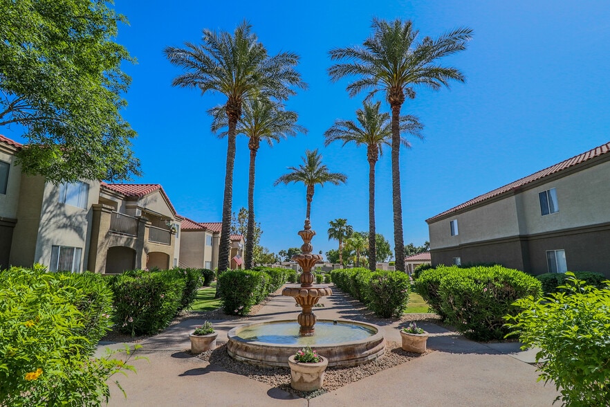 Building Photo - La Fontaine at Sun City