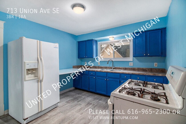 Building Photo - Available Now | 3 Bedroom 1 Bath Upper Uni...