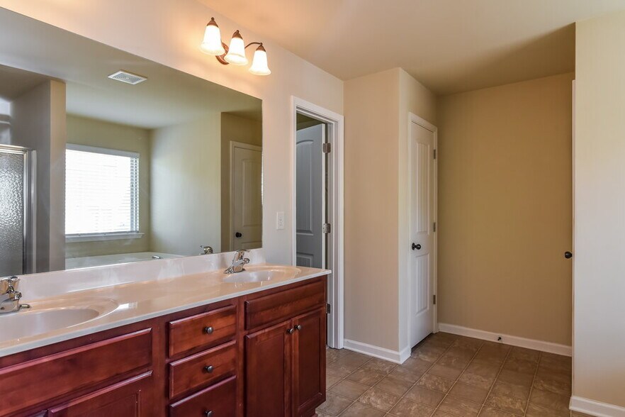 Building Photo - 2325 Morgan Farm Dr