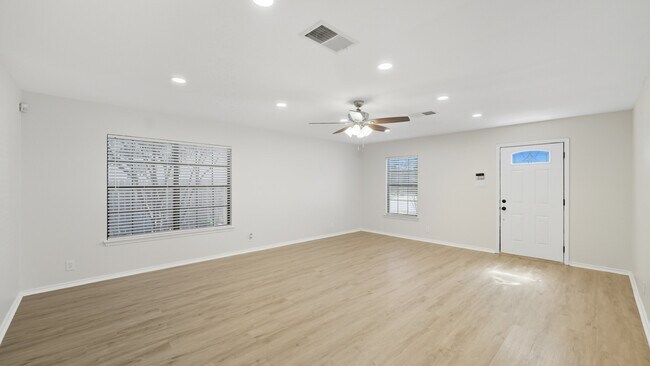 Building Photo - 1073 Stone Hollow