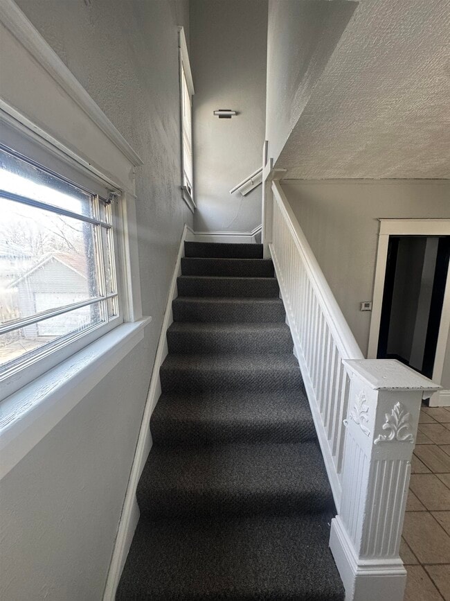 Building Photo - 321 Albert Ave