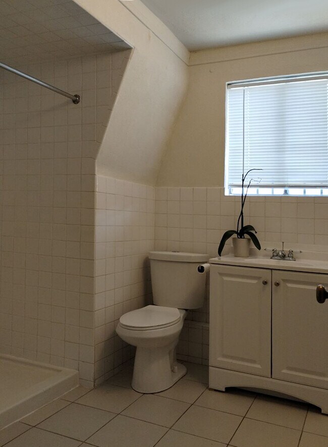 Building Photo - 810 Porter St