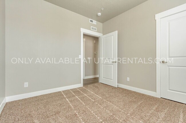 Building Photo - 1128 S 820 E