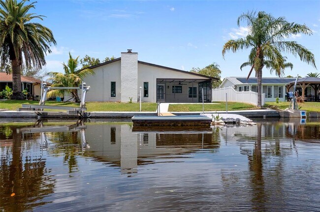 Building Photo - 9910 Island Harbor Dr