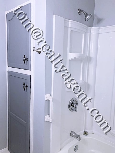 Building Photo - 1020 Dartmoor Ave