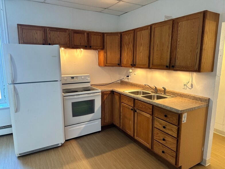 Building Photo - 516 Broadway St S