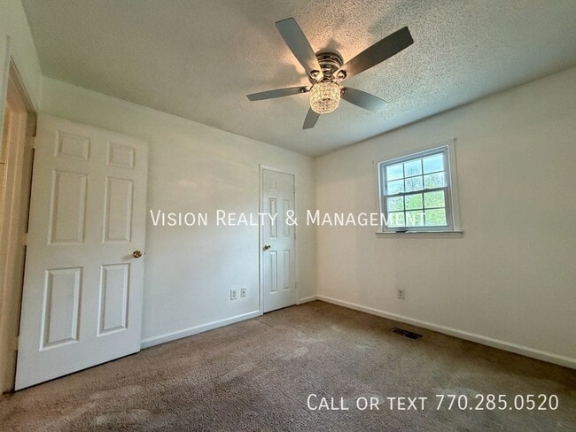 Building Photo - 130 Tyler Ln