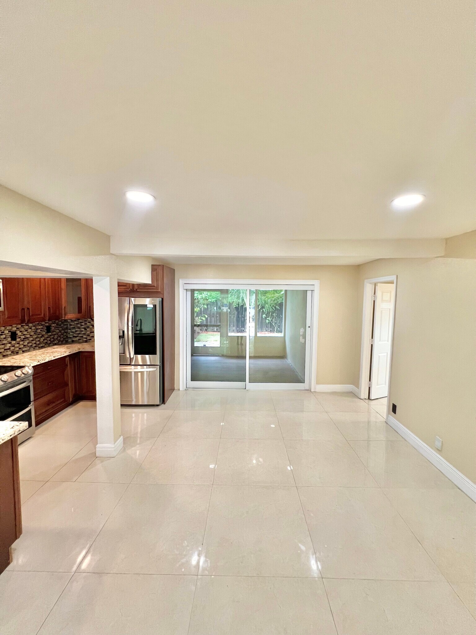Building Photo - 7021 SW 19th Mnr