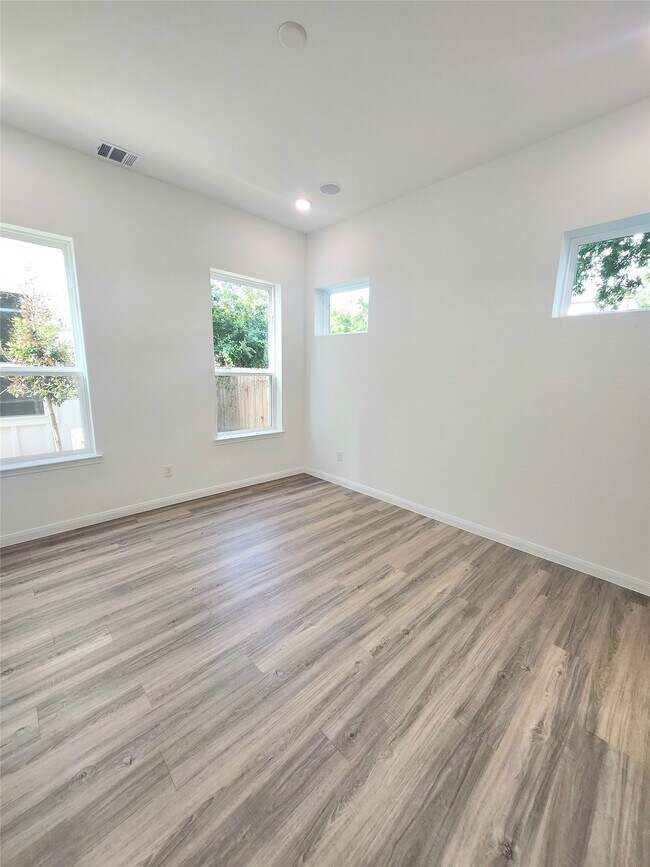 Building Photo - 4713 Mallow St