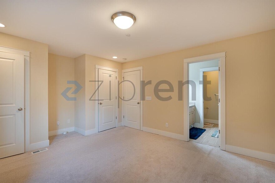 Building Photo - Unit 6