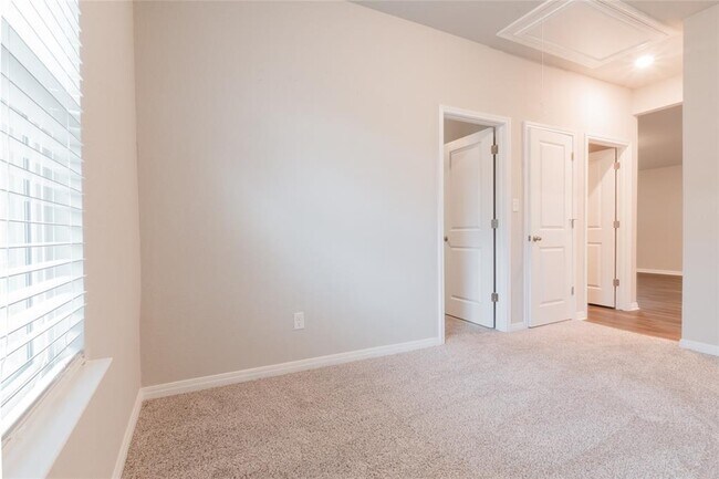Building Photo - 1642 Settlers Glen Dr