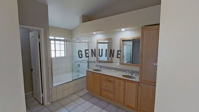 Building Photo - Dual Master Two Bedroom Townhouse in Gated...