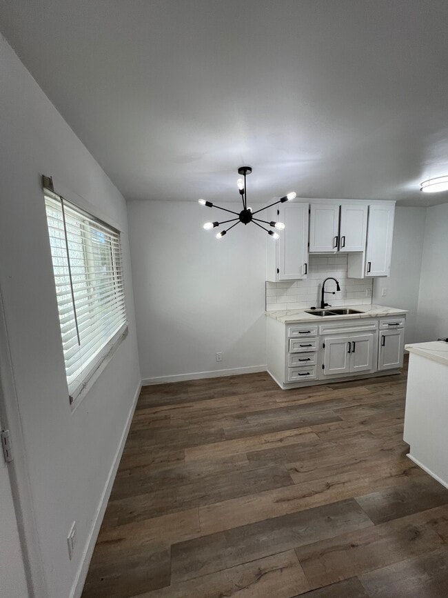 Building Photo - 5549 Fulcher Ave