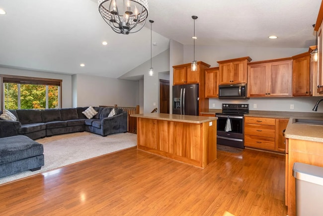 Building Photo - Check out this 4 BR 2 Bath single family h...