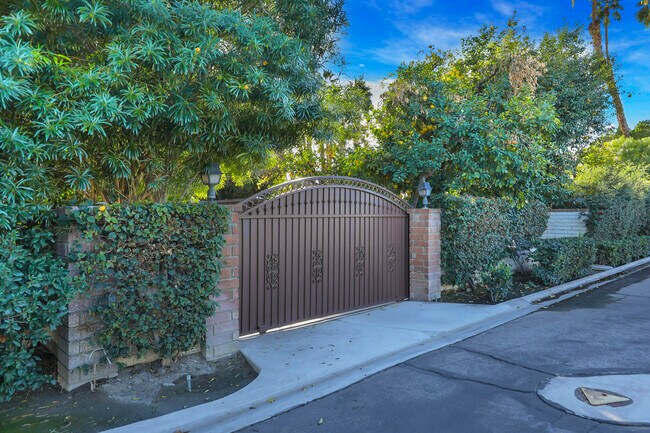 Building Photo - 261 Cordoba Way